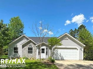 1208 Turrill Rd, Lapeer, MI 48446