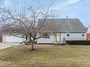 46669 Roselane Dr, New Baltimore, MI 48047