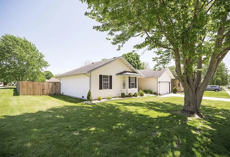 404 S Dove Valley Ave — Photo 2