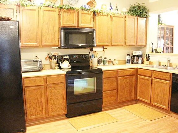 4th image of 3708 Magenta Ln