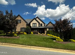 2214 Sawyers Pond Dr, Johnson City, TN 37604