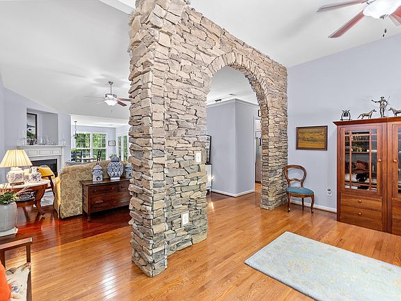 4th image of 753 Saint Andrews Loop
