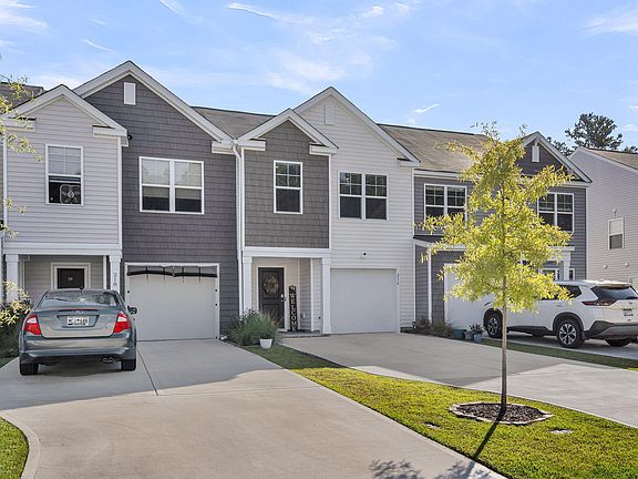 3rd image of 216 Cozy Brook Ct