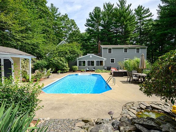 2nd image of 86 Edgewater Dr