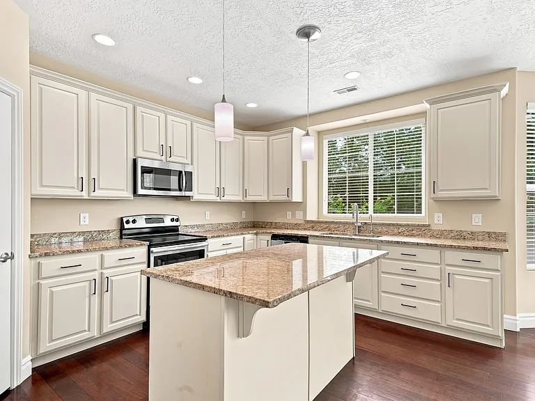 1360 E Foxmont Ln — Photo 8