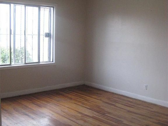 3rd image of 595 Sawyer St