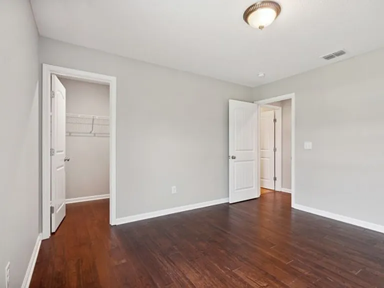 257 Williamsburg Cir — Photo 17