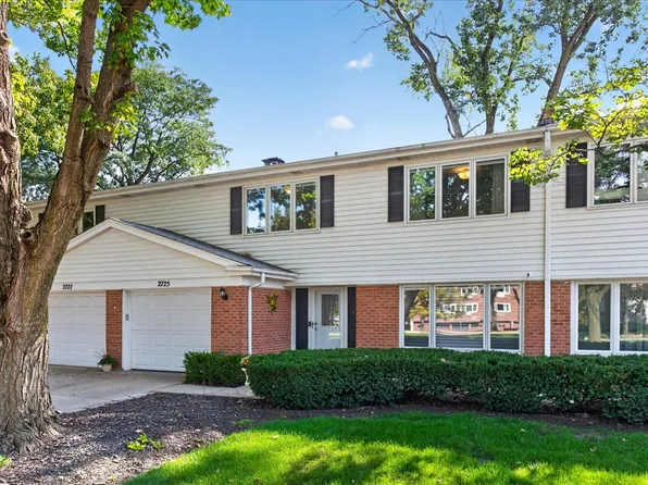 2725 E Bel Aire Dr, Arlington Heights, IL 60004