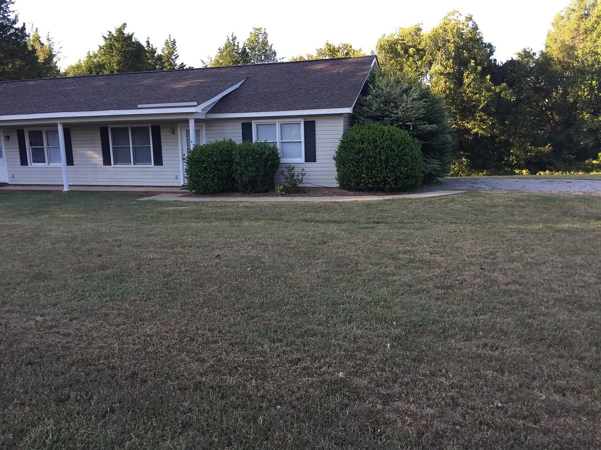 2 bed, 925 sqft, $1,300 — Photo 3