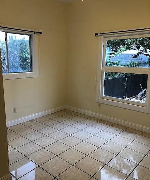 2116 Portland St — Photo 12