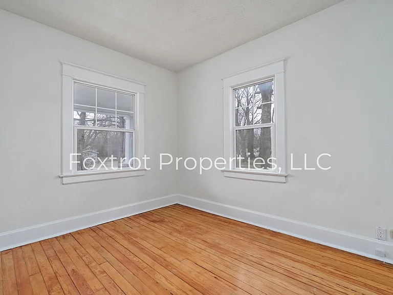 1609 E Cherry St — Photo 13