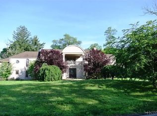 4 Meadowbrook Rd, White Plains, NY 10605