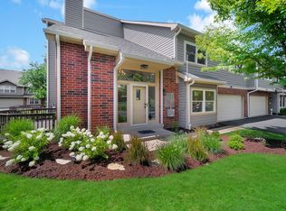 8008 Barrymore Dr, Darien, IL 60561