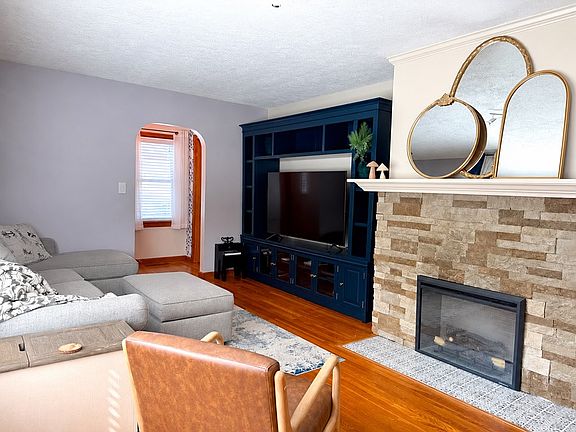 5th image of 2020 Grandview Ave