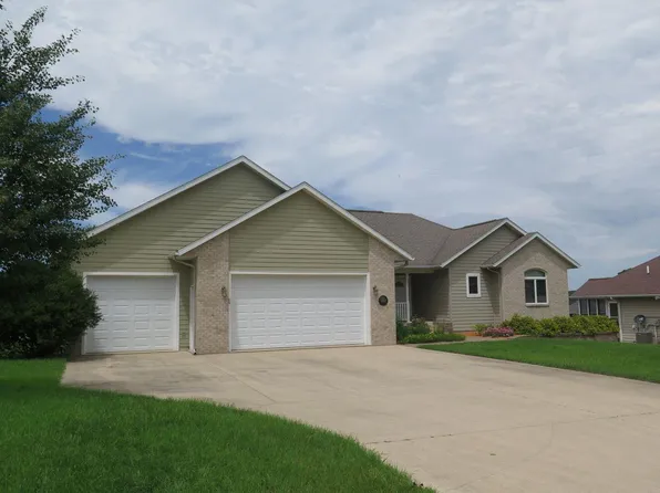 1102 Linden St, Decorah, IA 52101