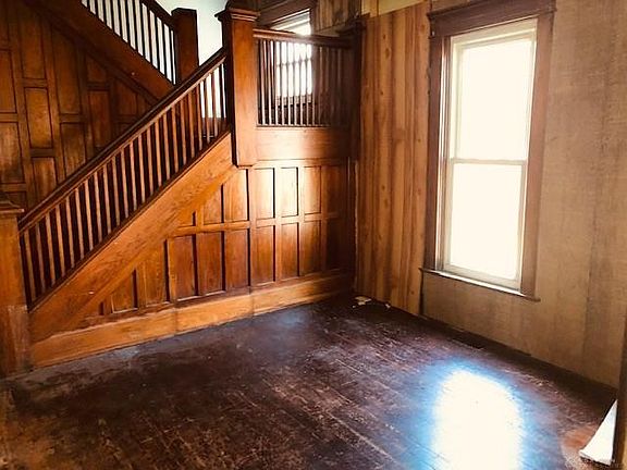 2nd image of 215 Hiddeson Ave