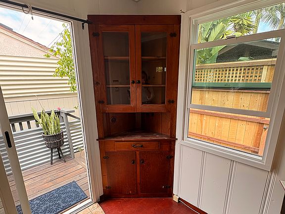 4th image of 1627 Felton St