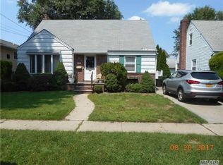 438 Garfield Ave, Mineola, NY 11501