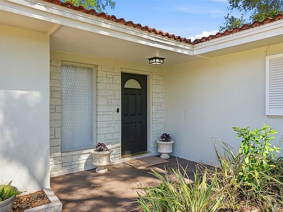 5th image of 1349 Viewtop Dr