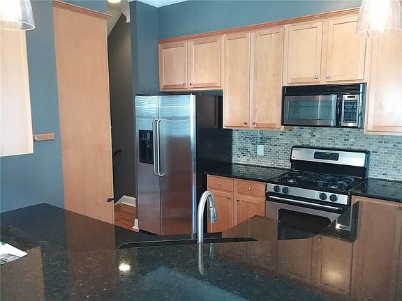 5th image of 267 Carlyle Park Dr