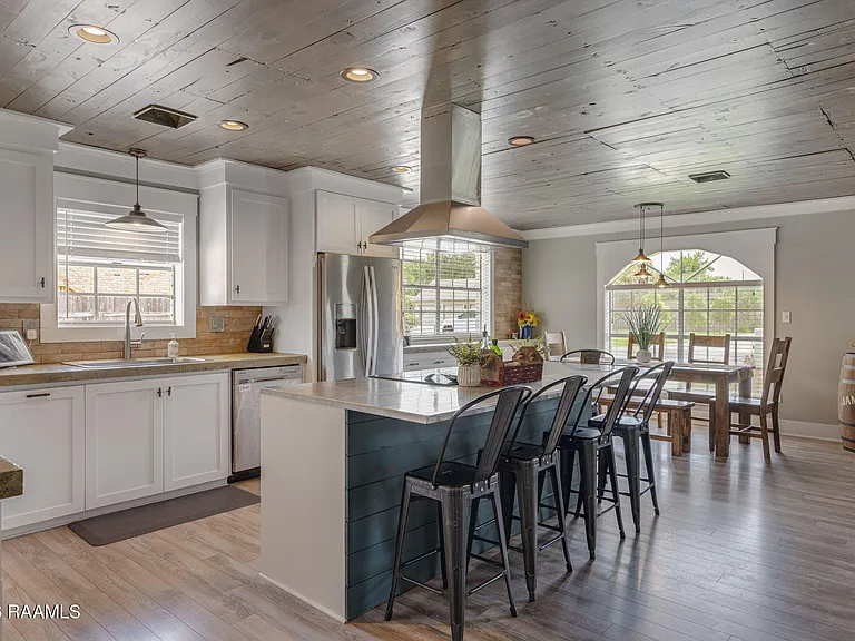 610 E Demanade Dr — Photo 16