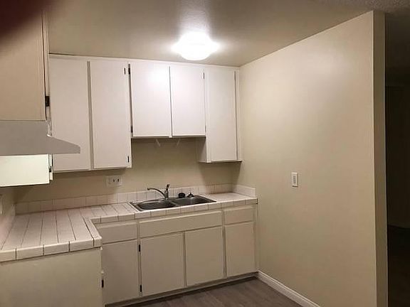 2nd image of 2726 Lincoln Ct APT 2
