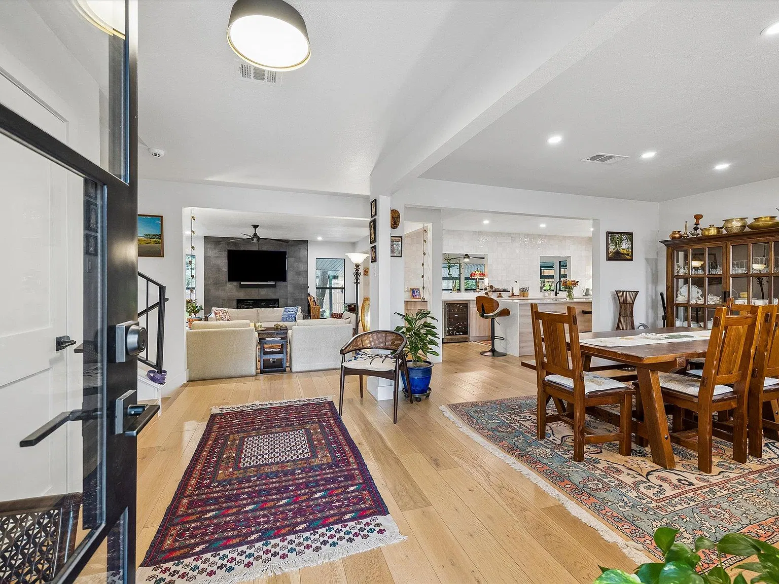 4 bed, 3.5 bath, 3029 sqft, $6,850 — Photo 4