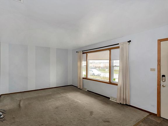3rd image of 1305 Peggy Ln