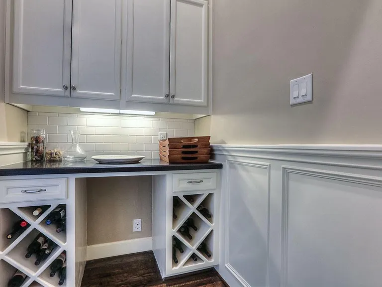 922 Alexander St — Photo 18