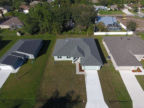 3rd image of 1249 SW Century Ave