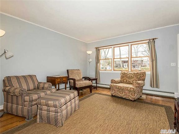 2nd image of 211 Northern Blvd