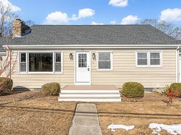 561 Boyds Ln — Photo 3