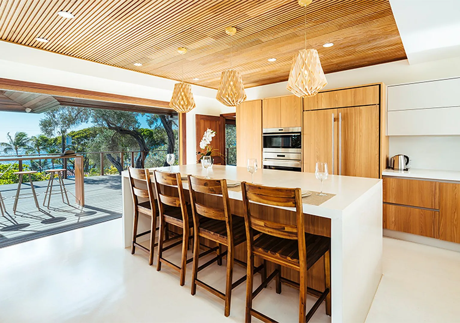 Diamond Head Tranquility: 4BR/4BA Home with Ocean Views & Private Courtyards — Photo 3
