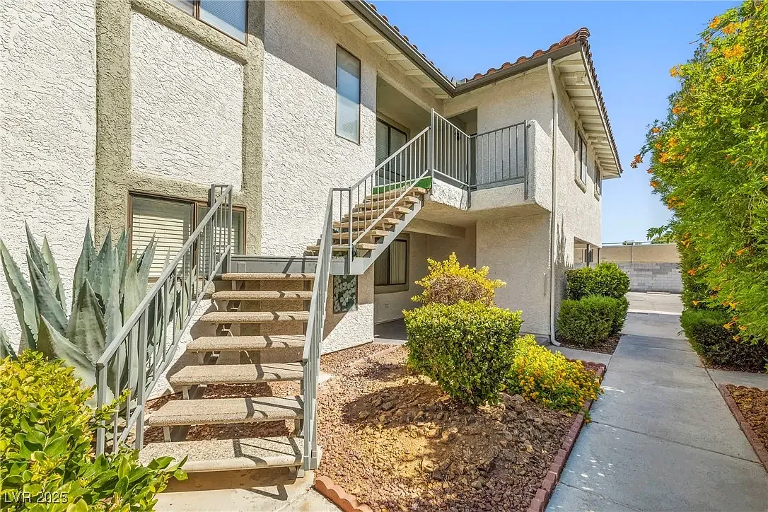 2 bed, 1120 sqft, $1,649 — Photo 3