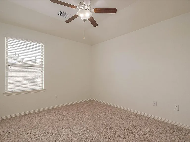 2261 Oak Circle Dr N — Photo 38