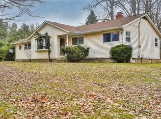 18889 Riverview Dr, Chagrin Falls, OH 44023