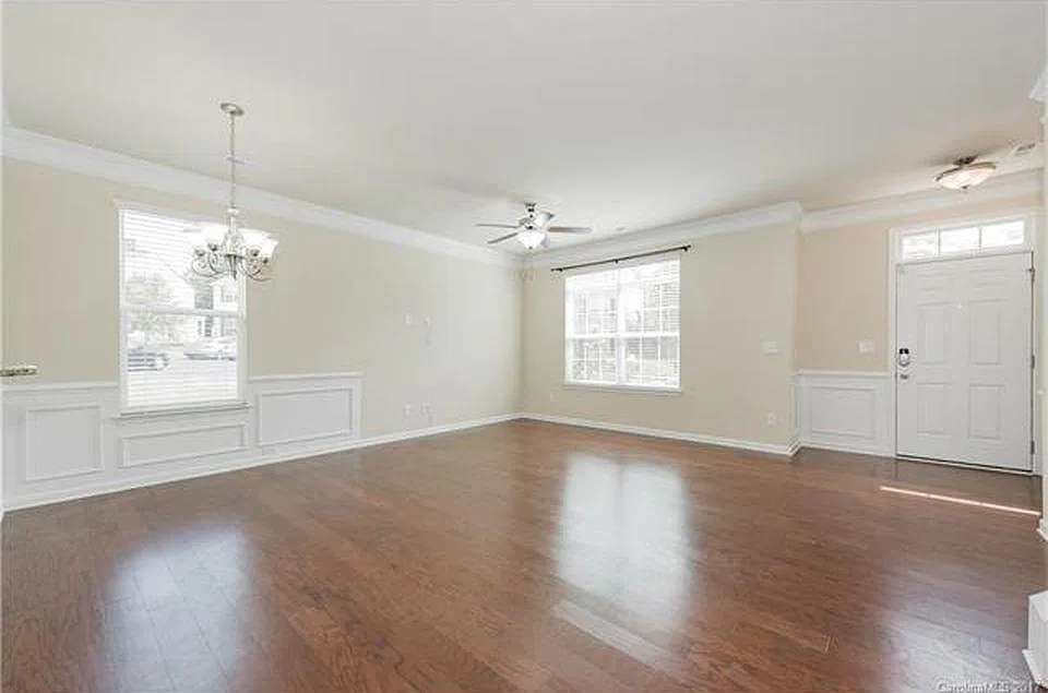 3 bed, 1850 sqft, $2,200 — Photo 3