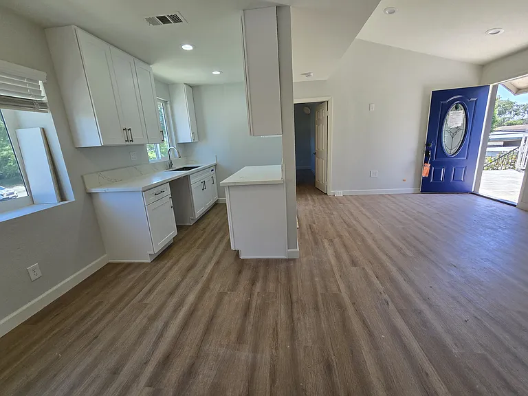 2400 W Commonwealth Ave #B — Photo 13