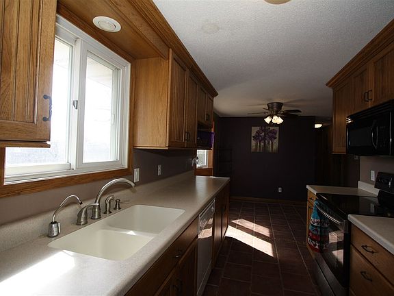 4th image of 406 Woodland Dr