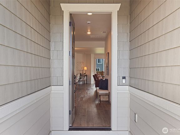 3rd image of 12713 176th Avenue E