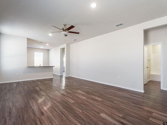 3rd image of 146 Blue Bird Ln