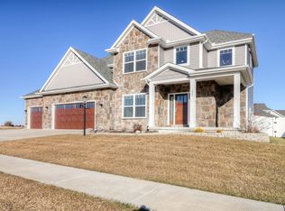 1002 Cascade Dr, Savoy, IL 61874