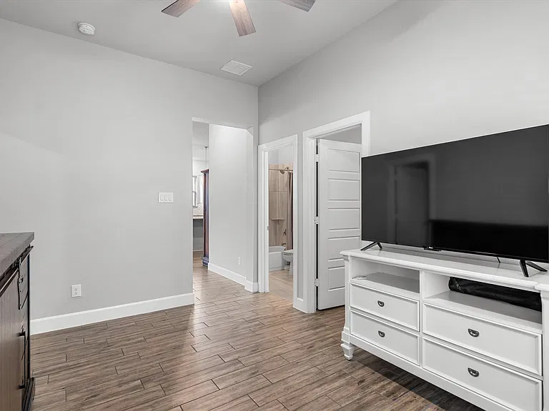 2304 Clancy Dr — Photo 13