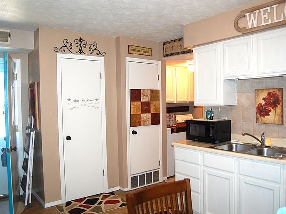 3rd image of 1020 C Ave