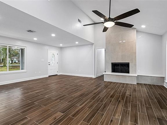 3rd image of 70 Hyacinth Dr