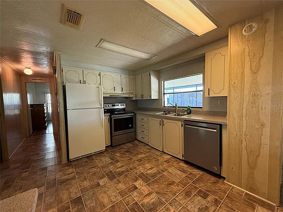 5th image of 103 Cypress Rd