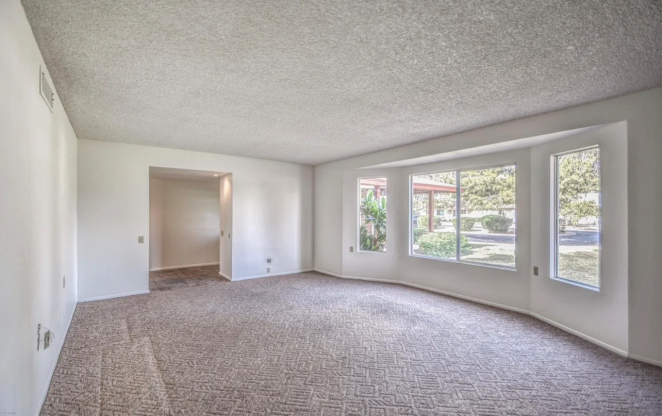 3 bed, 2300 sqft, $2,800 — Photo 4
