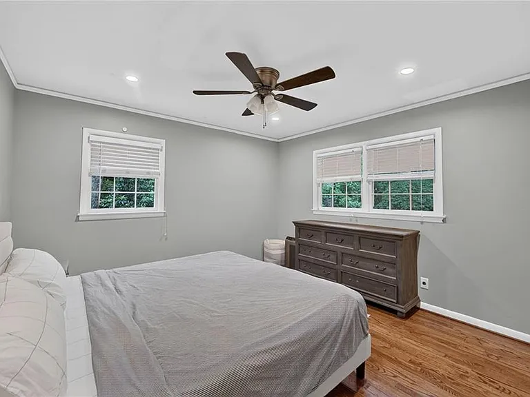 4100 Shawnee Ln NE — Photo 13
