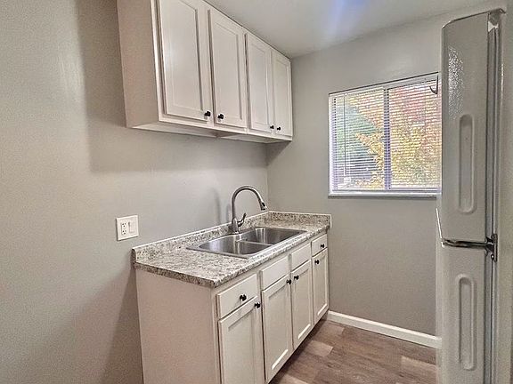 5th image of 1589 Glen Parker Ave #10
