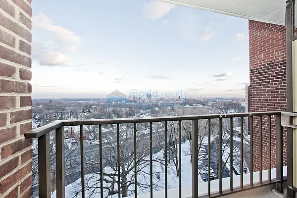 Sold by Moda Realty | media 23